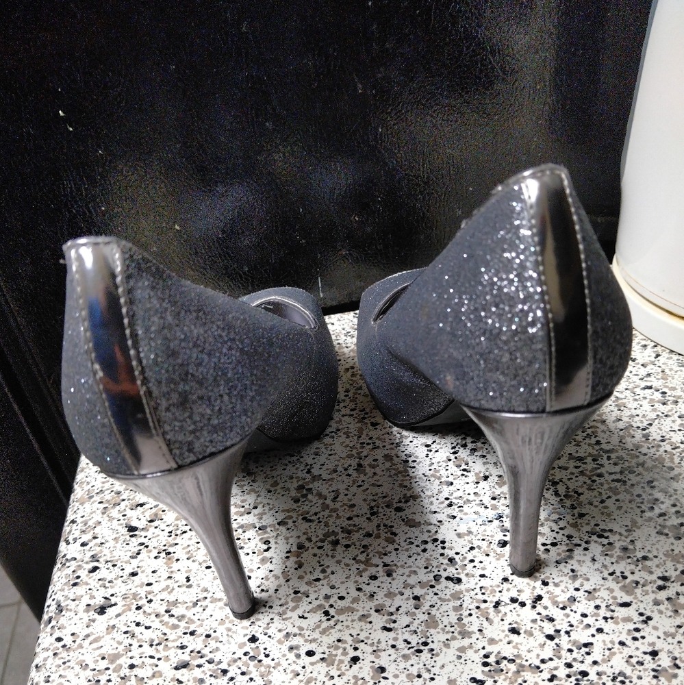 Shoes - Picture 5 of 12